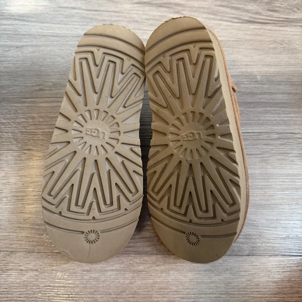UGG Classic Ultra Mini Platform Boots Kids Chestnut Size 2 Cozy Fall Luxury
